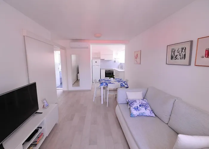 公寓 Modern Grbin In The Very Center Of Korcula 鲁巴达